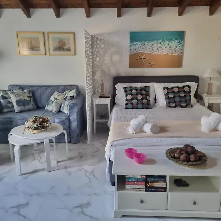 Tellina Skiathos Town